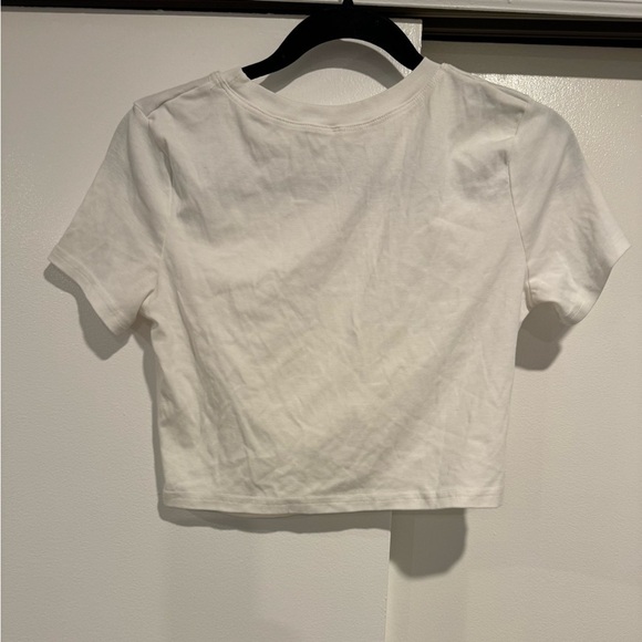 White short sleeved cropped top size small - Picture 4 of 4